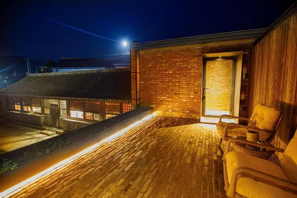 Foto - CMYK Stoneyards by the Great Wall