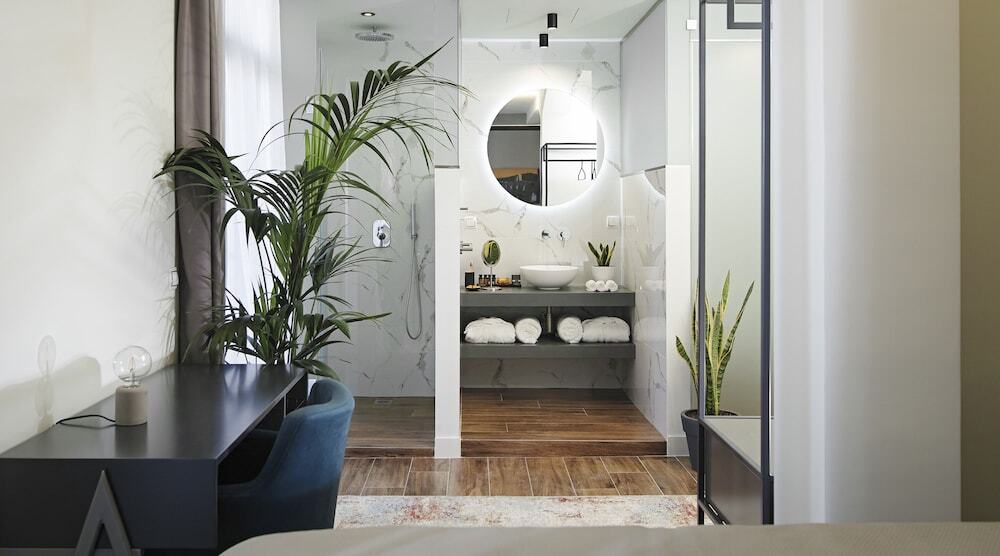 Photo - The Gem Society Hotel