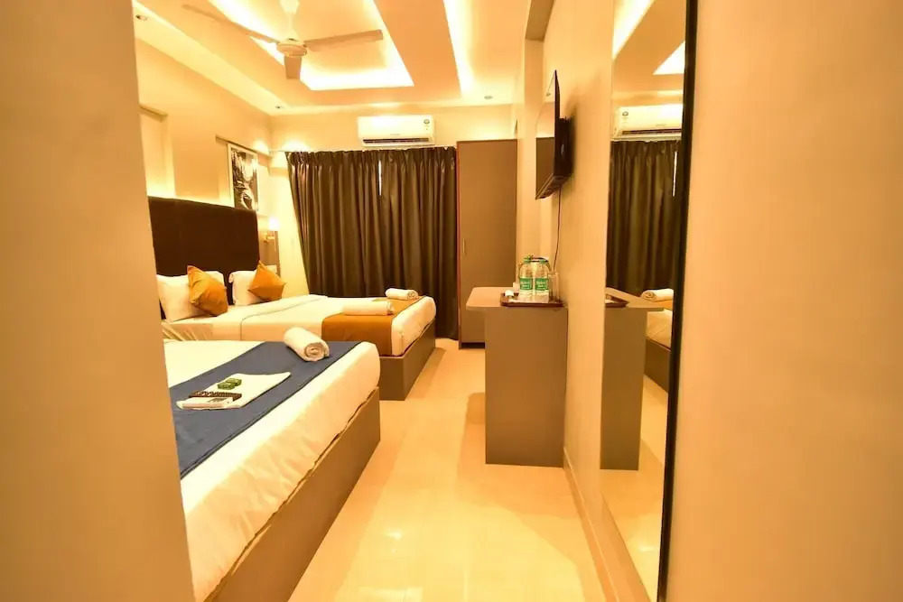 Photo - Dhanvantari Luxury Hotel Near Kokilaben Dhirubhai Ambani Hospital Mumbai