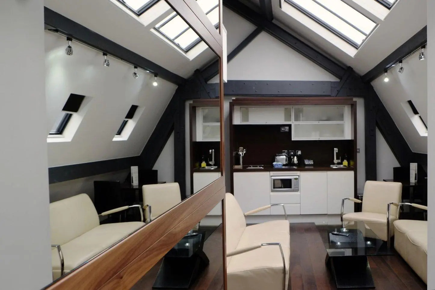 Photo - Roomzzz Manchester City