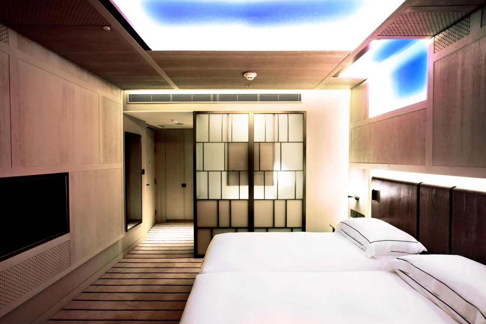 Photo - The Emperor Hotel