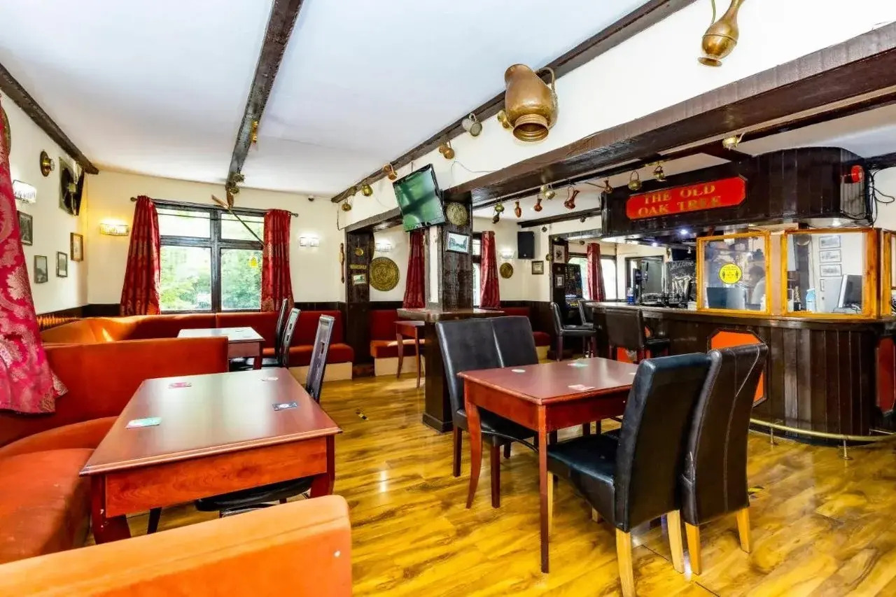 Photo - Old Oak Tree Inn