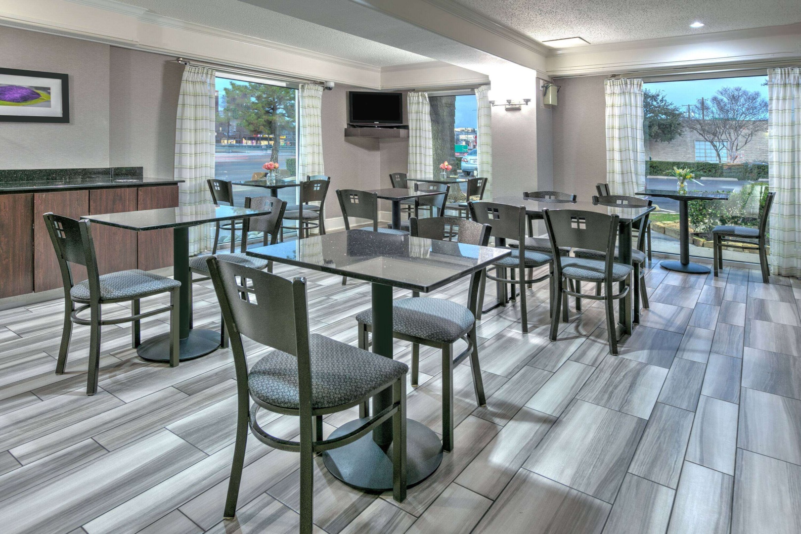 Photo - La Quinta Inn by Wyndham Dallas Uptown