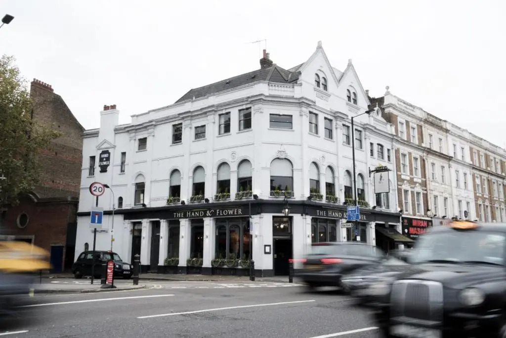 Foto - Hand & Flower