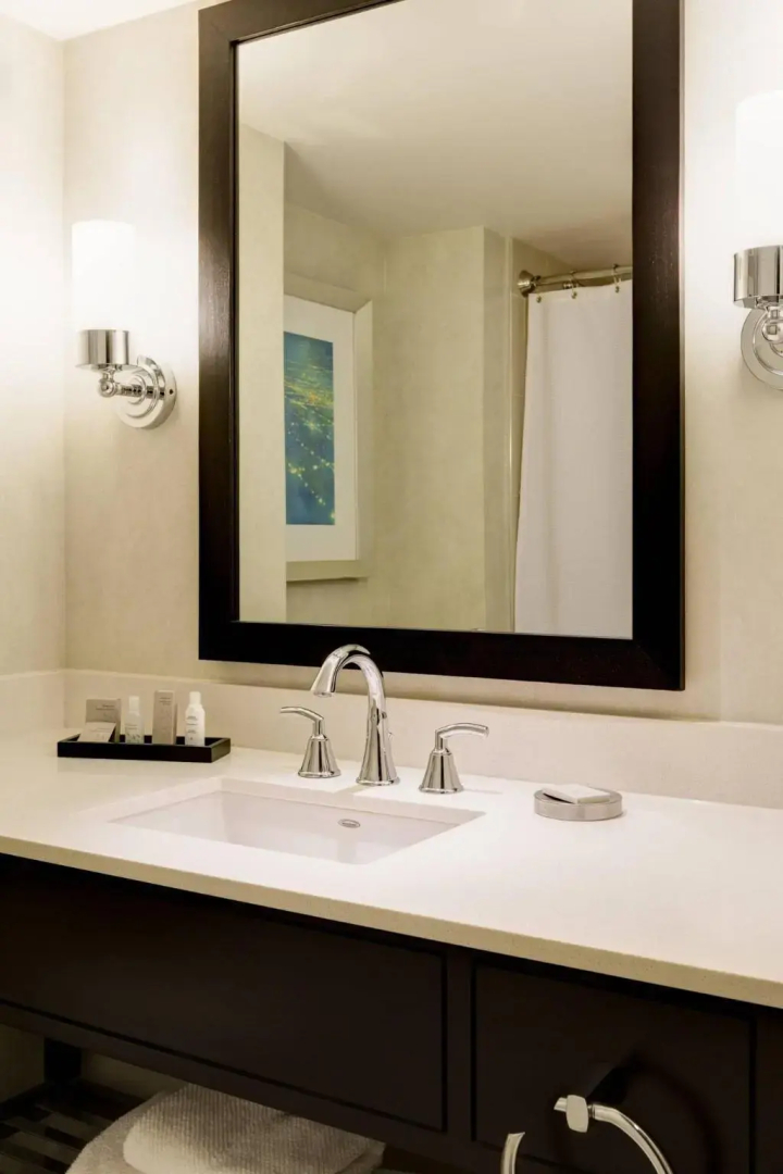 Photo - Renaissance Arlington Capital View Hotel