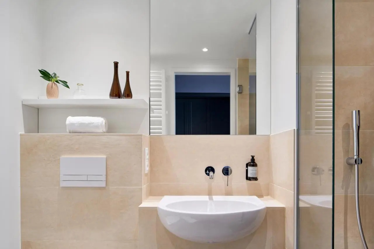 Photo - Schwan Locke