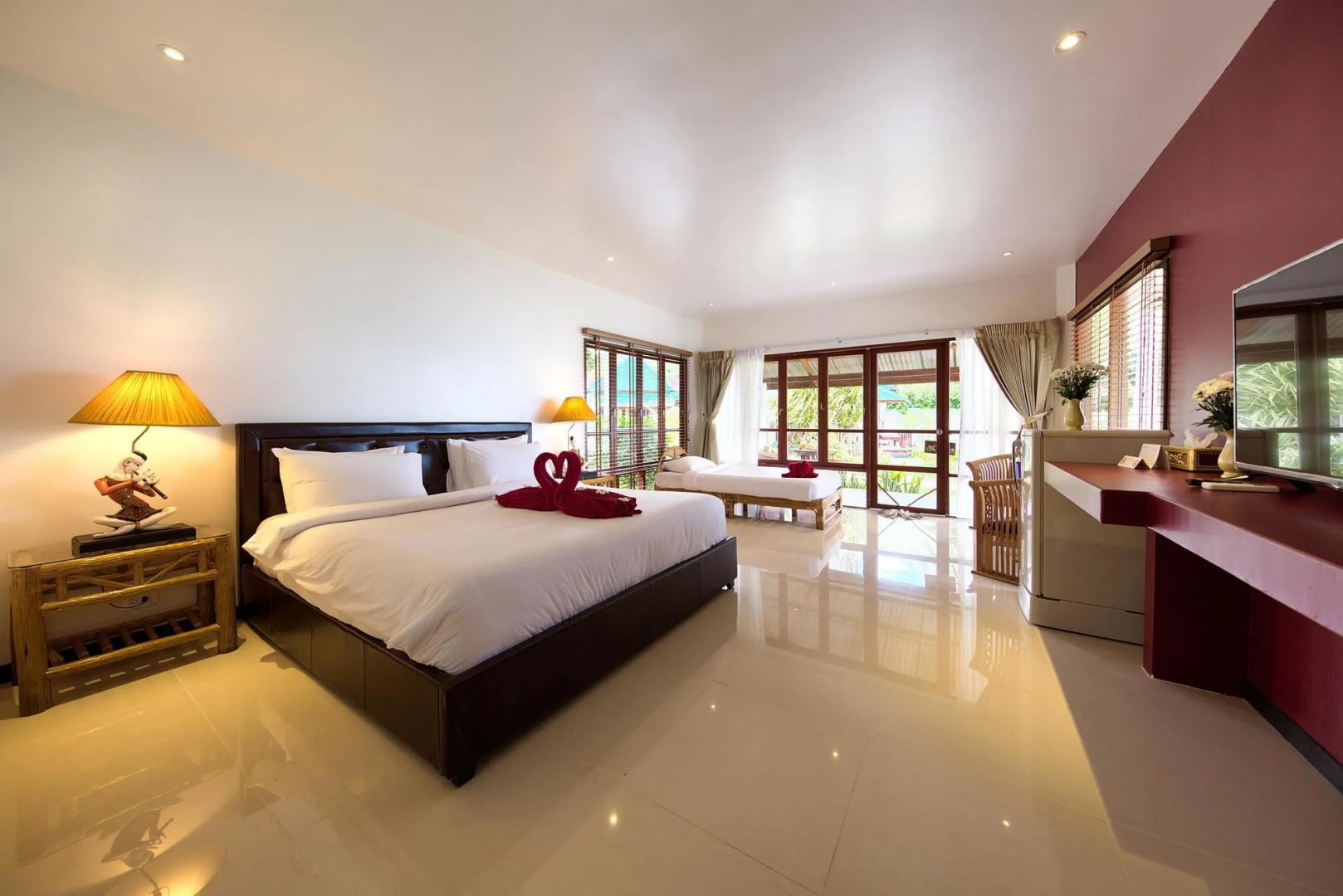 Photo - Crystal Bay Yacht Club Beach Resort