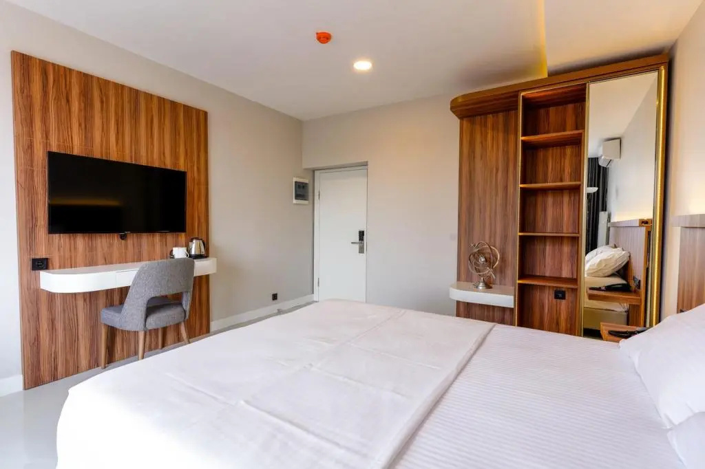 Joyful Hotel By Gnl