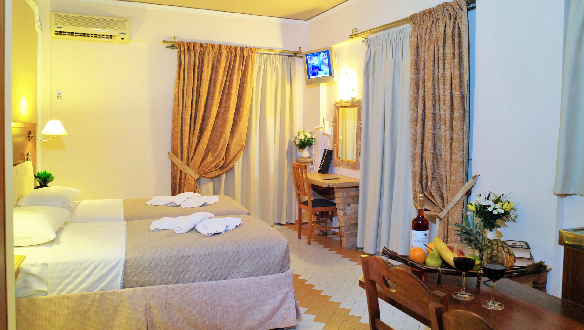 Foto - W Suites Annex by Estia
