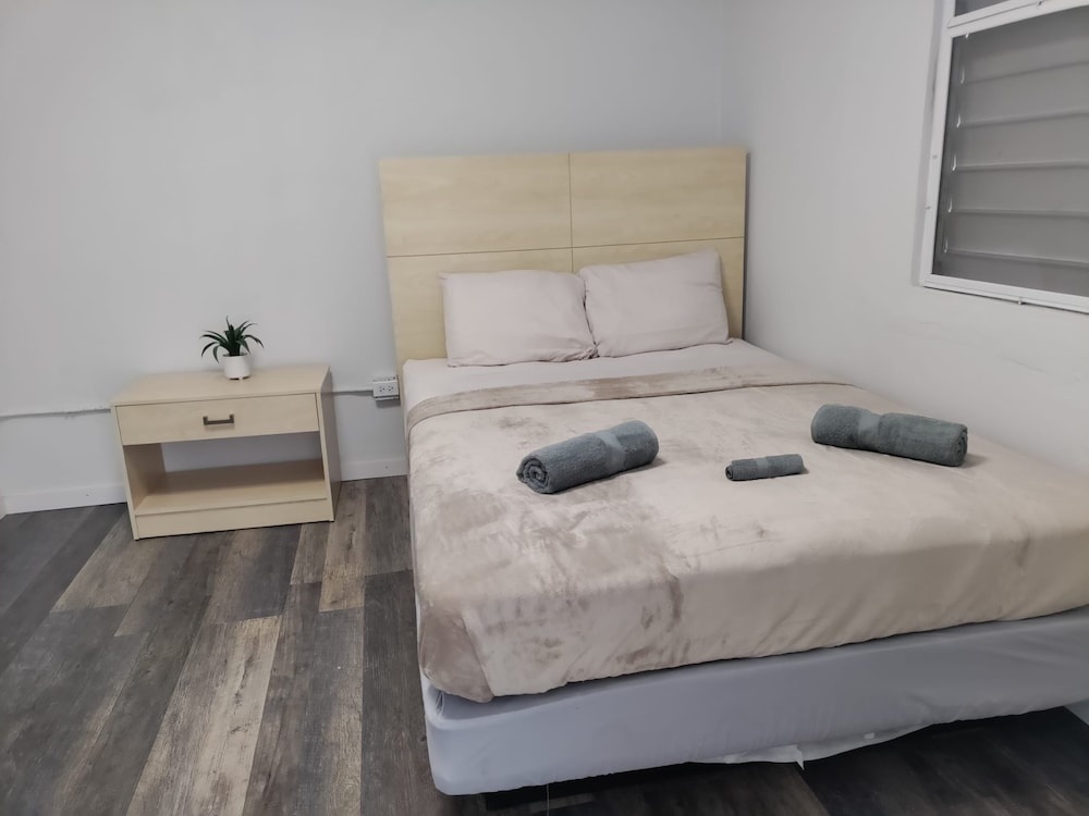 9 Bedrooms Large home San Juan Santurce