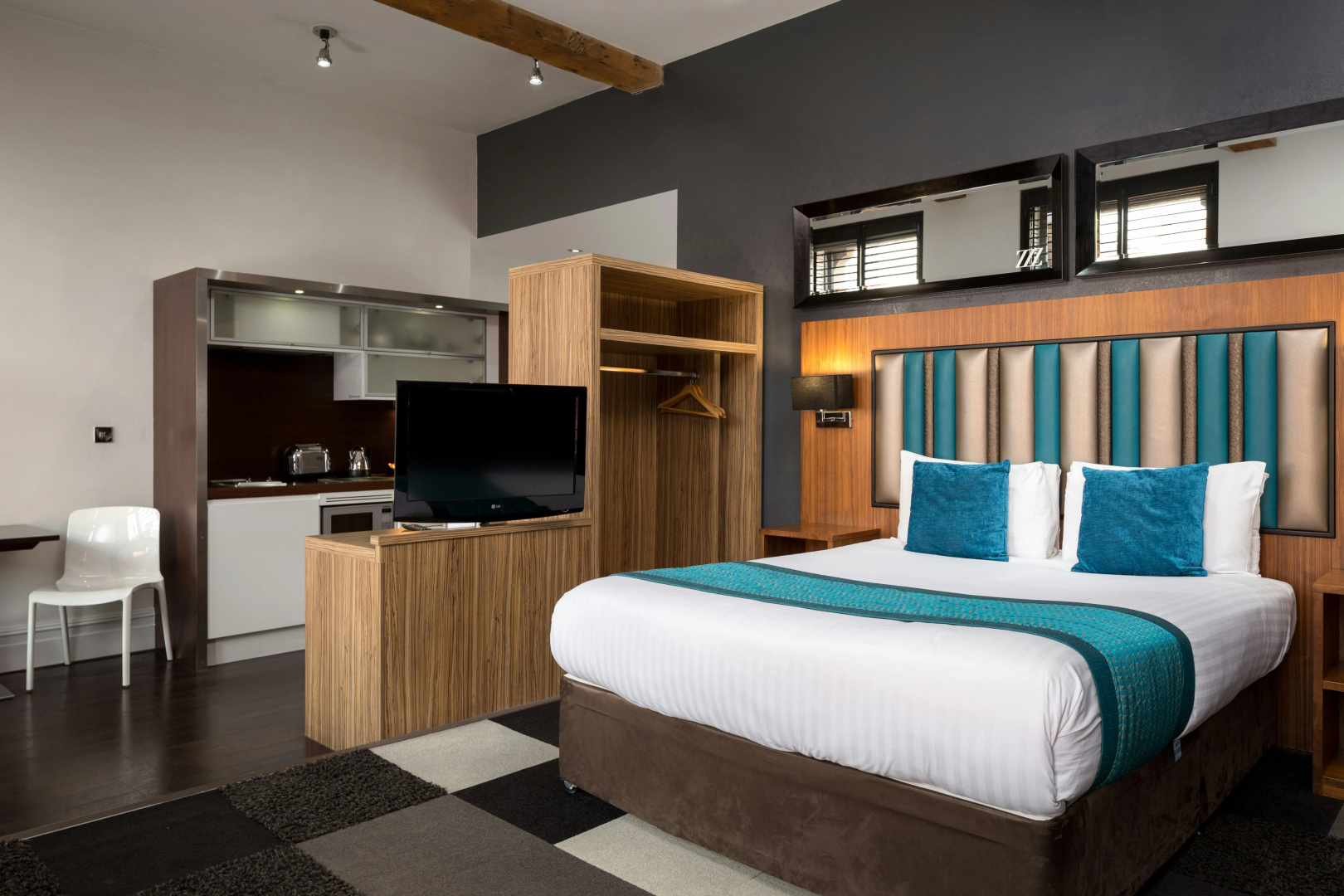 Photo - Roomzzz Manchester City