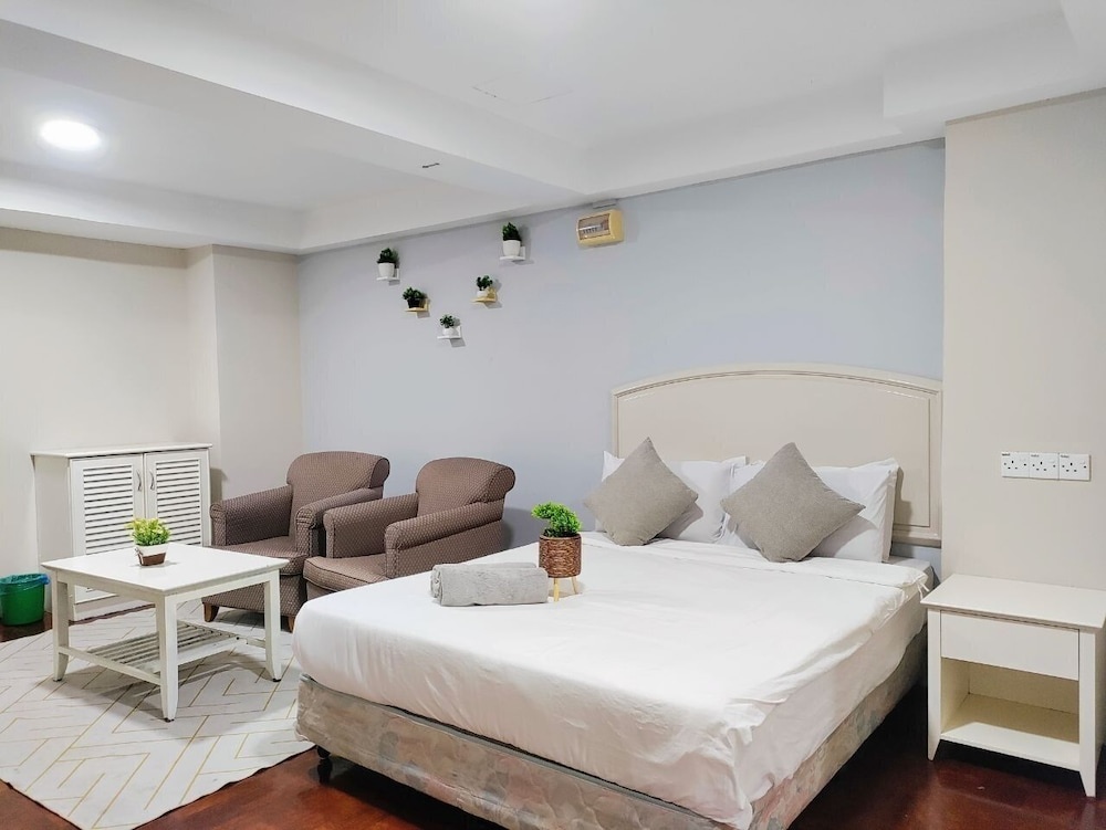 Star Regency by Plush