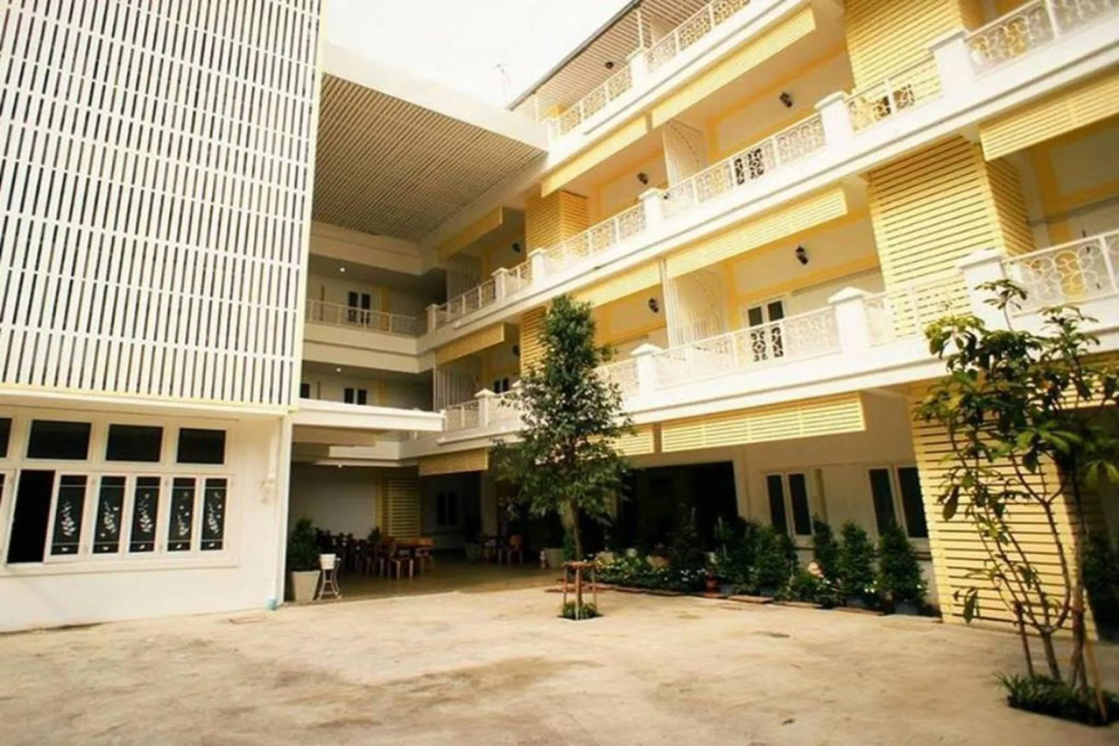 Photo - Excel Hotel Bangkok former Sri Krungthep Hotel