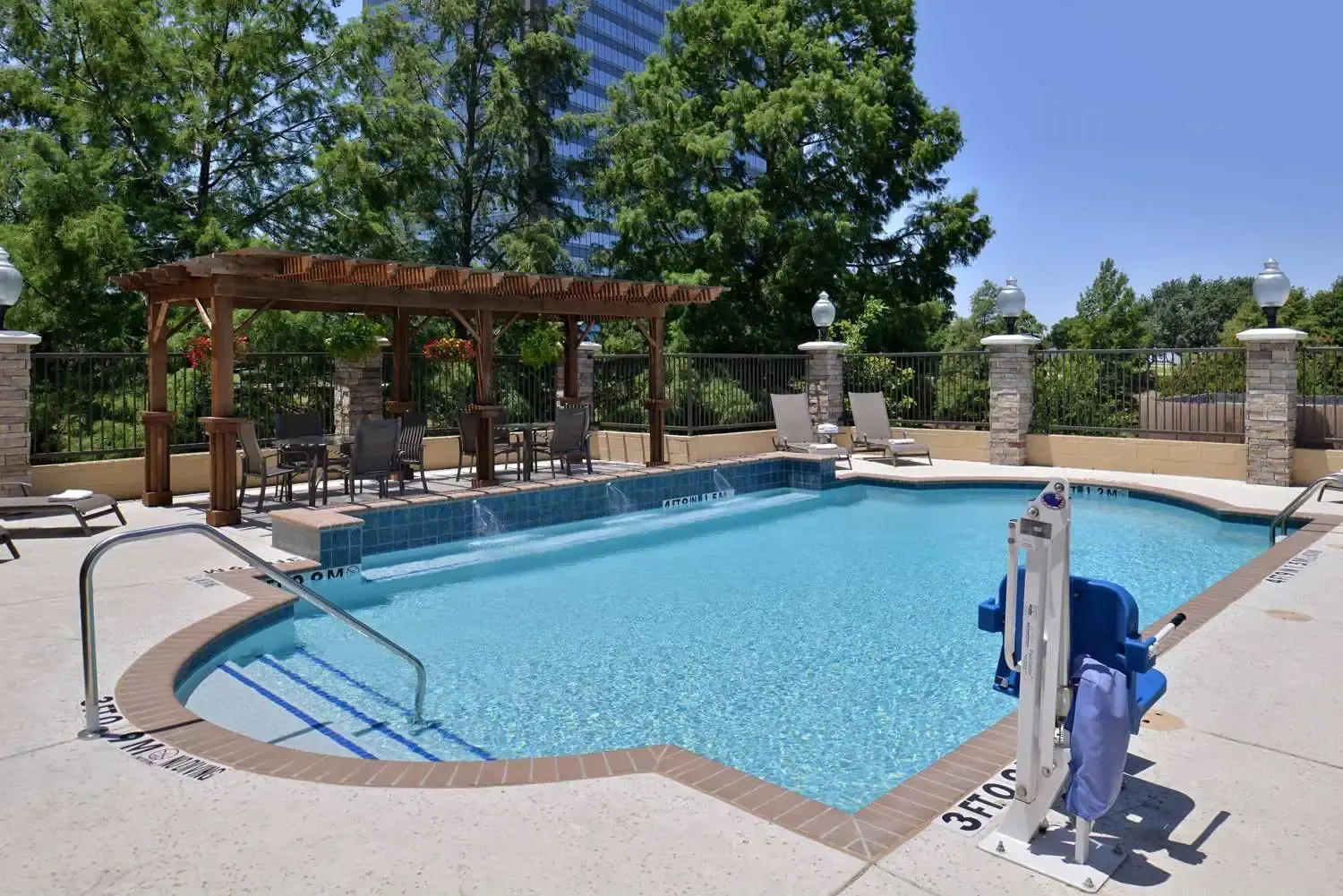 Photo - Hampton Inn & Suites Dallas Market Center