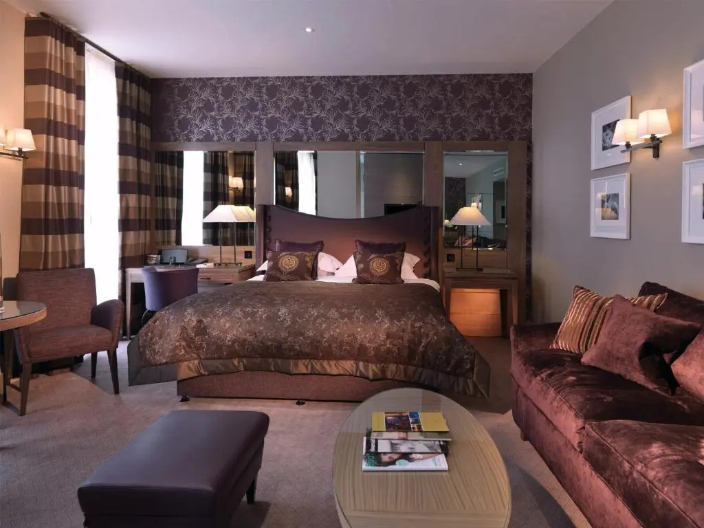 Photo - Macdonald Windsor