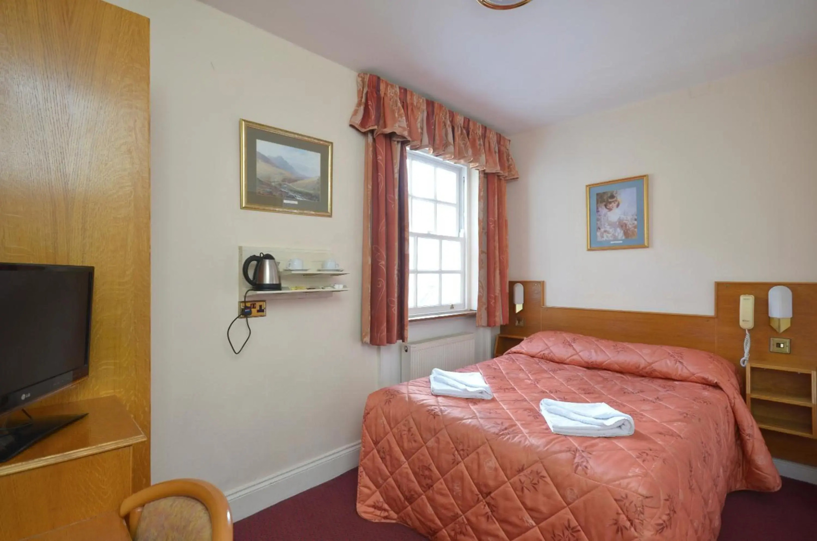 Photo - Seymour Hotel