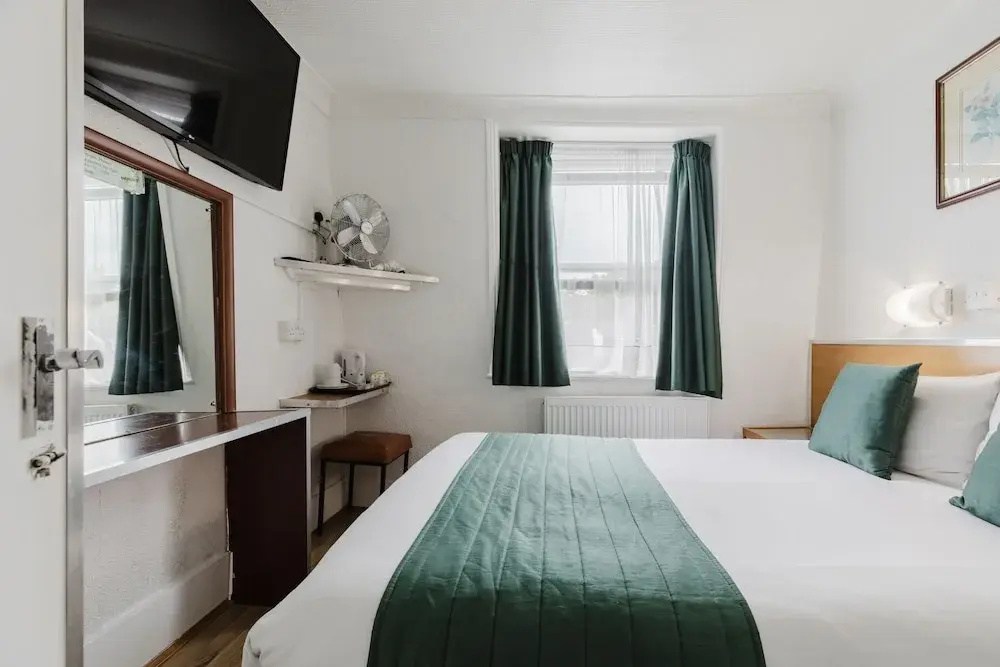 Photo - Falcon Hotel