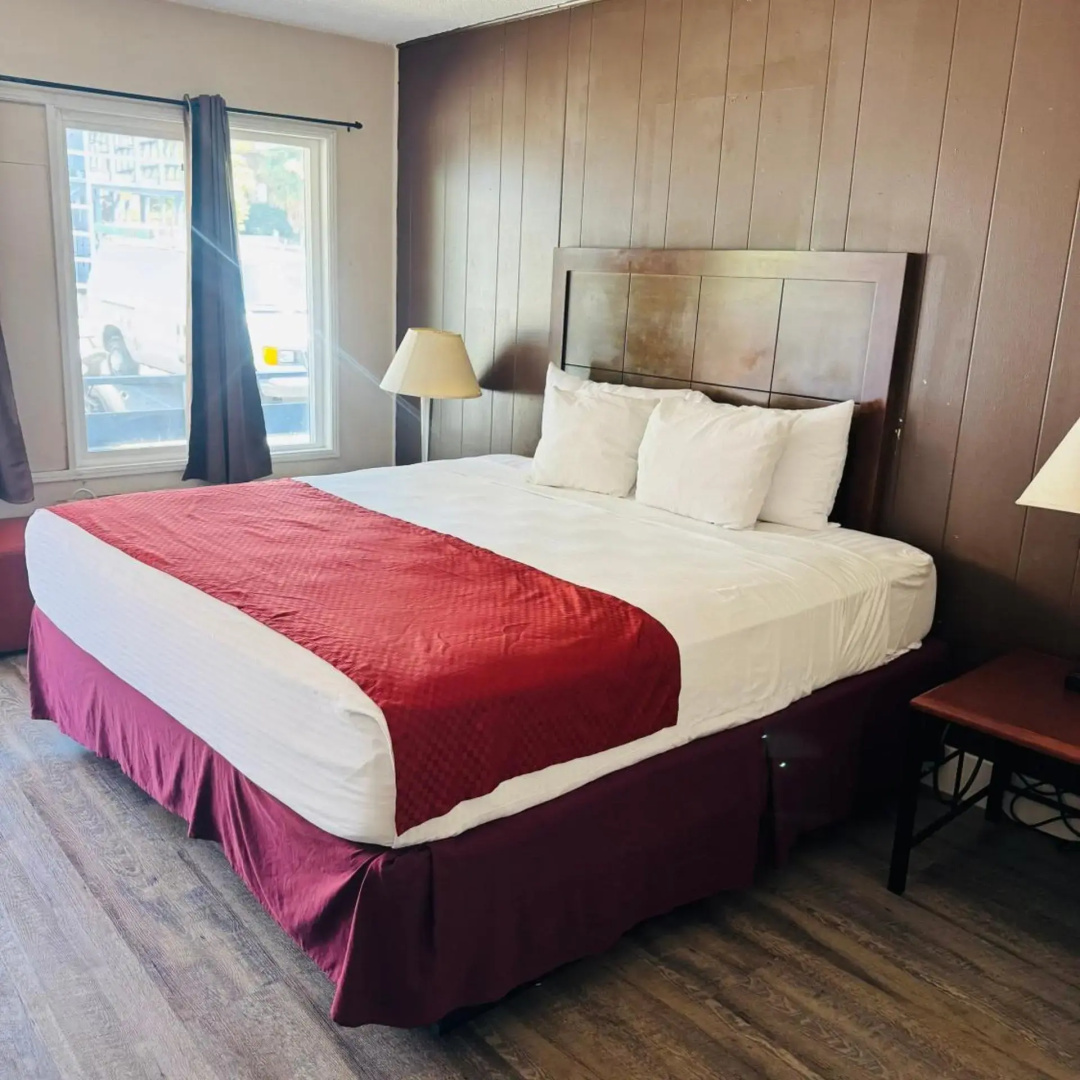 Photo - Holiday Lodge