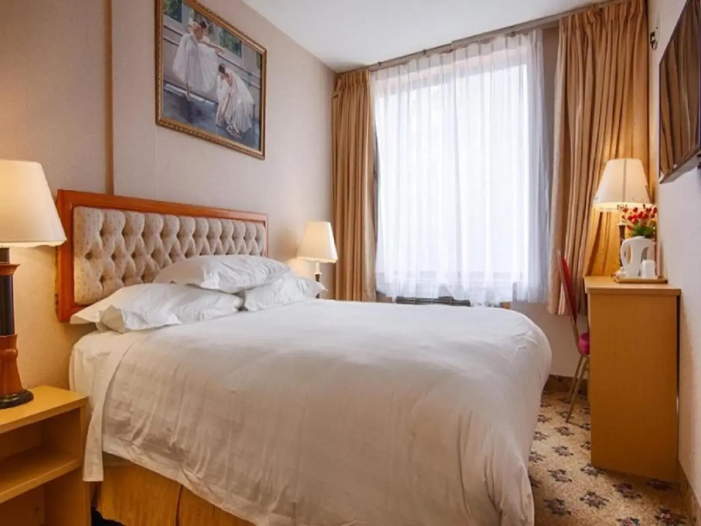 Photo - Flushing Hotel