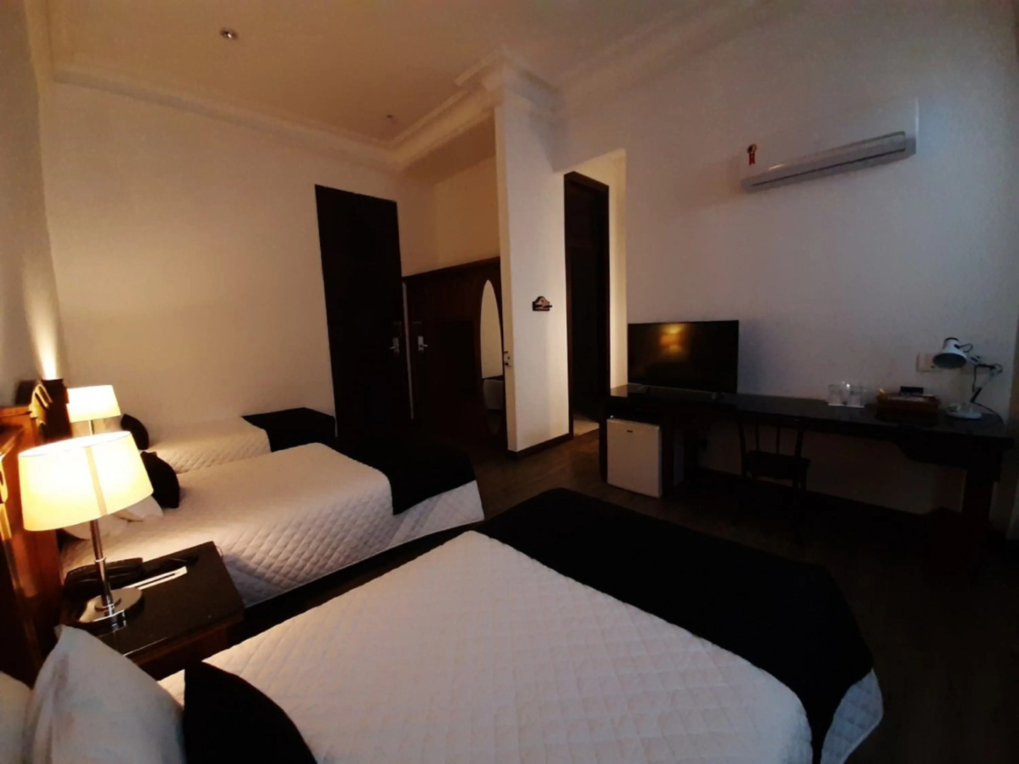 Photo - Johnscher by SJ - San Juan Curitiba