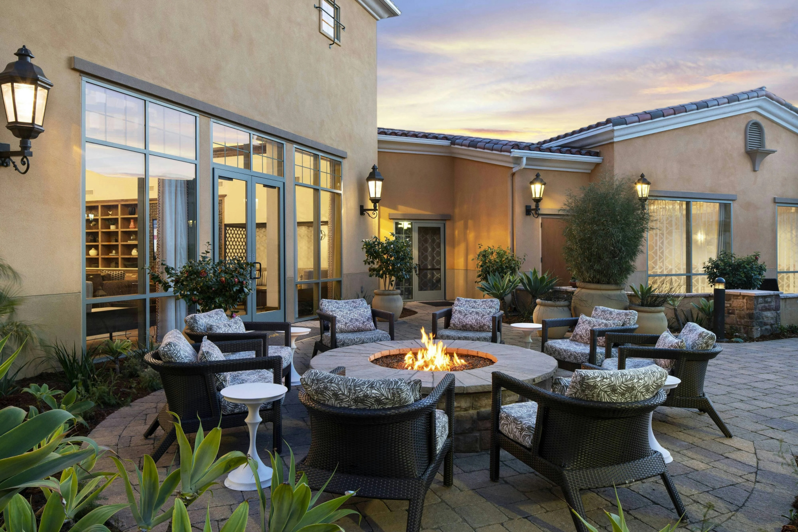Photo - Courtyard Santa Barbara Goleta