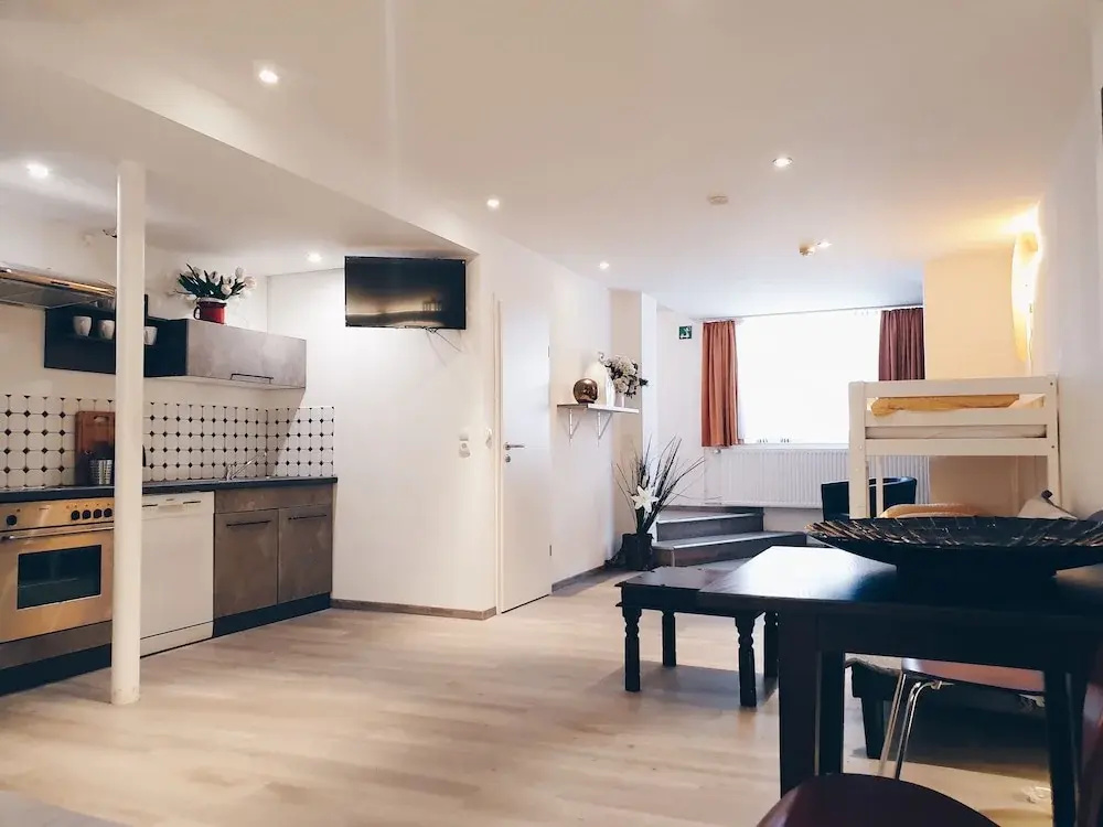 Photo - Ford Apartment