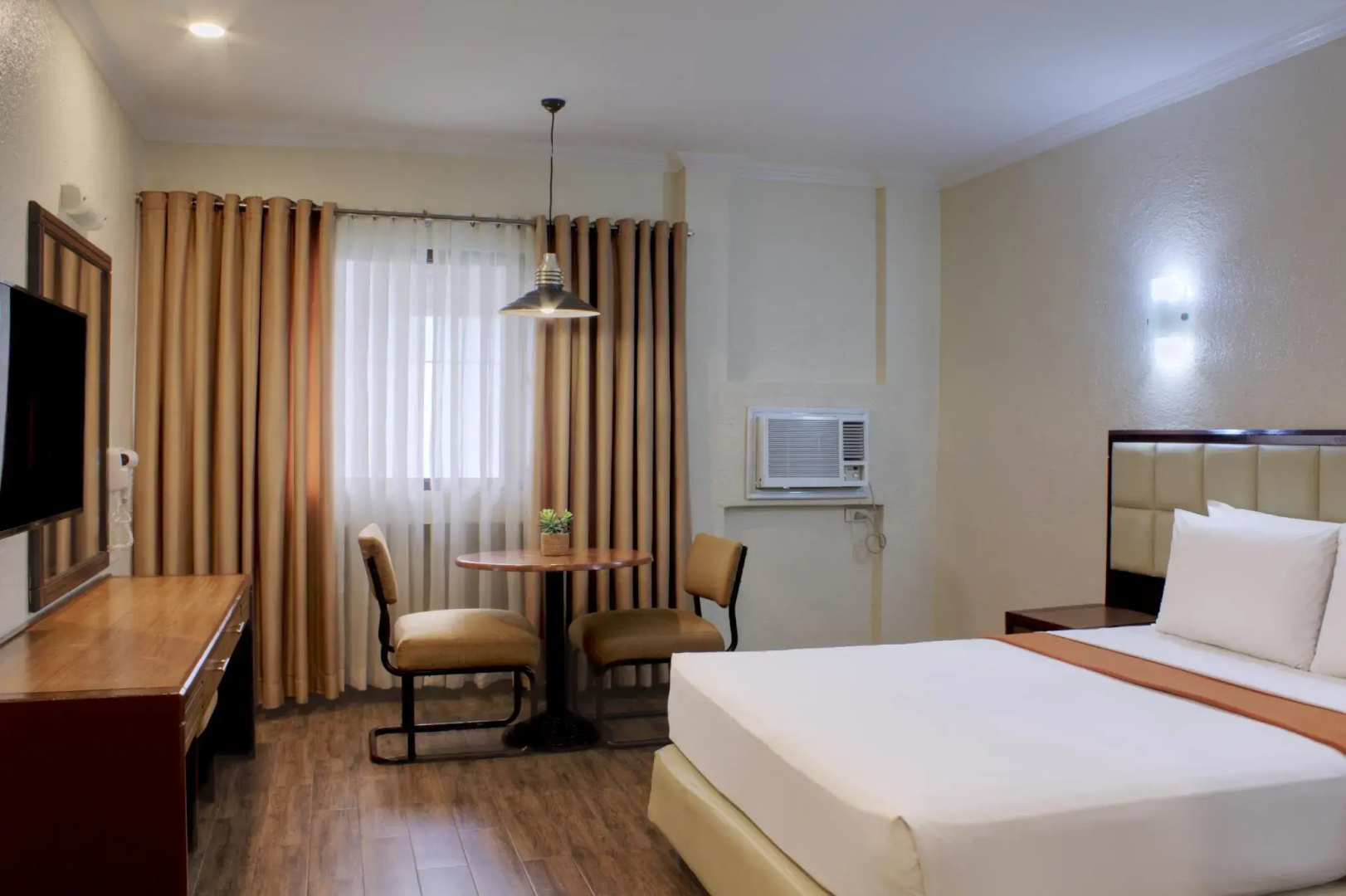 Photo - Rothman Hotel