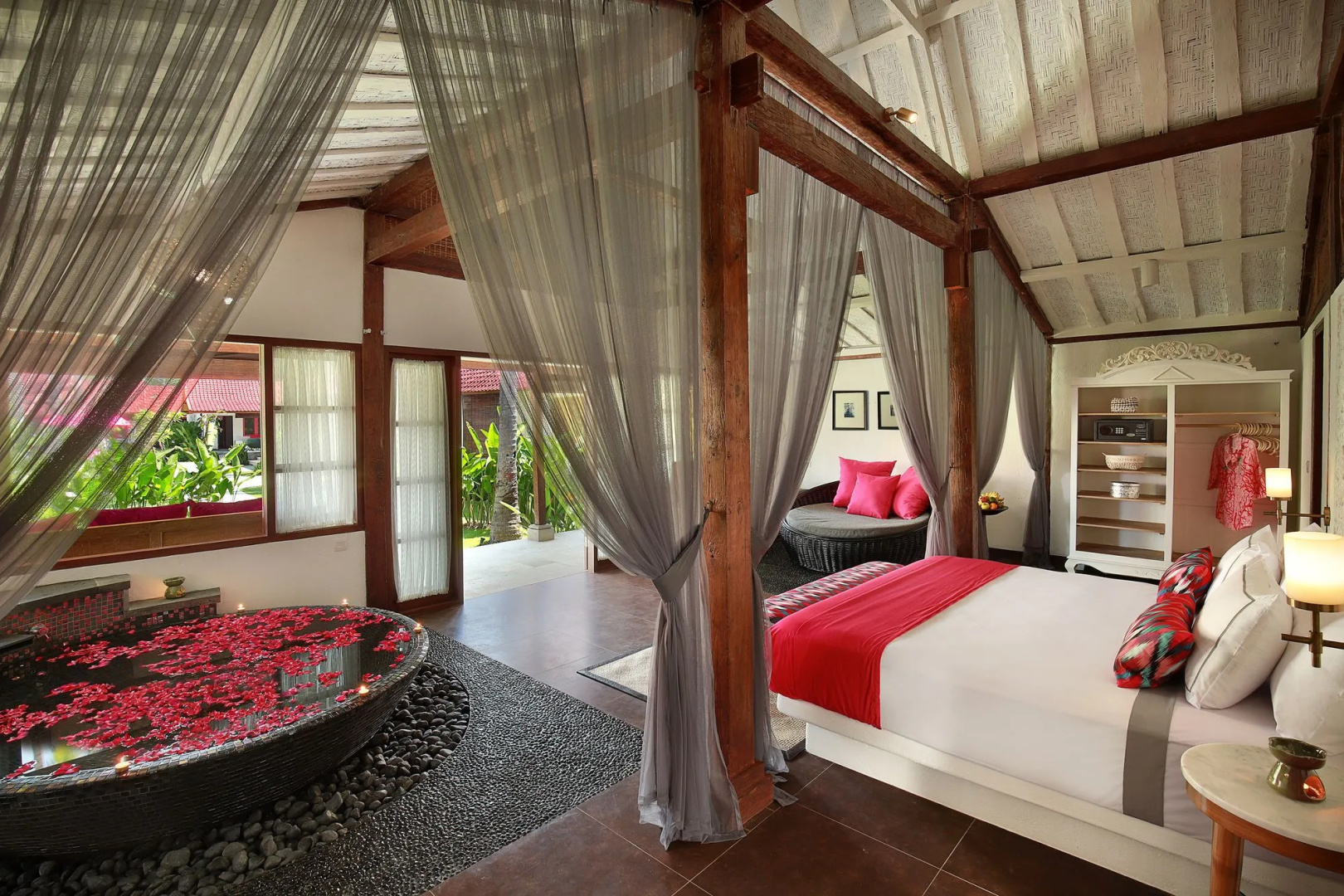 Photo - PinkCoco Gili Air - Constant Surprises & for Cool Adults Only