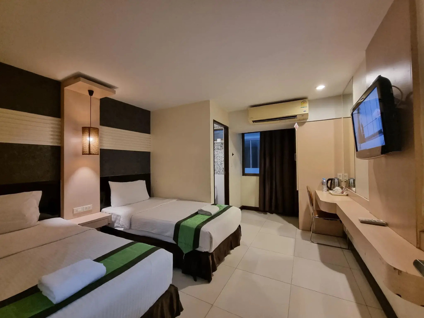 Photo - Cozi Inn Hotel, Bangkok