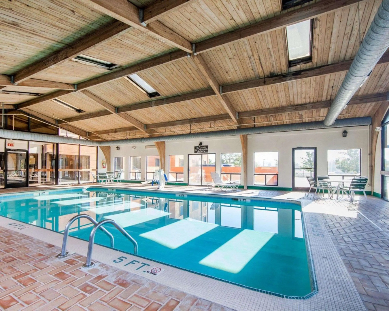 Photo - Comfort Suites London South