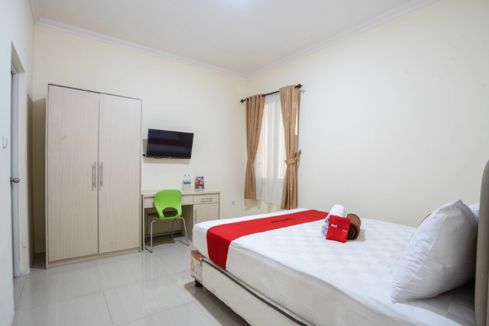 Foto - RedDoorz Plus near Siloam Karawaci