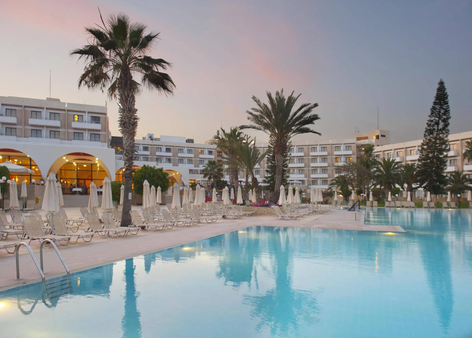Foto - Louis Phaethon Beach
