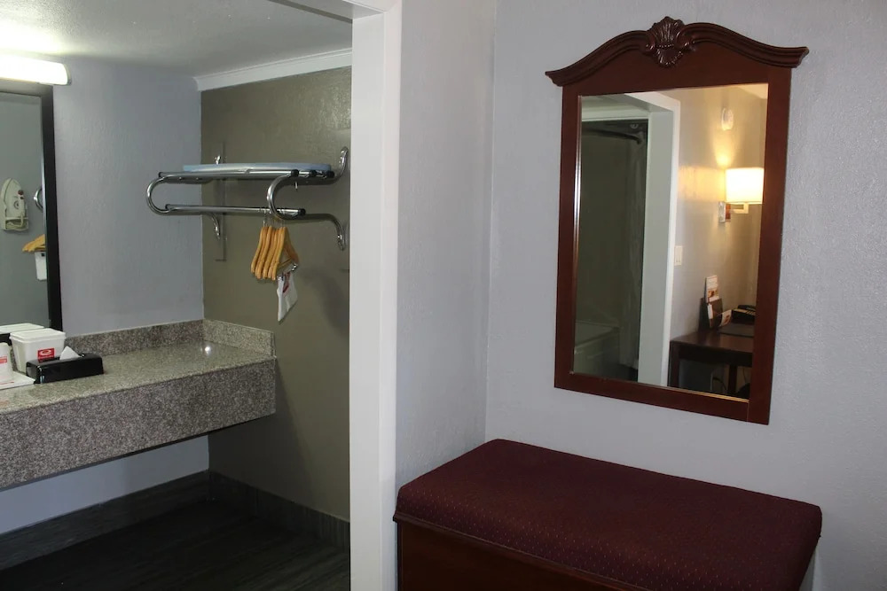 Photo - Econo Lodge Austin North near The Domain