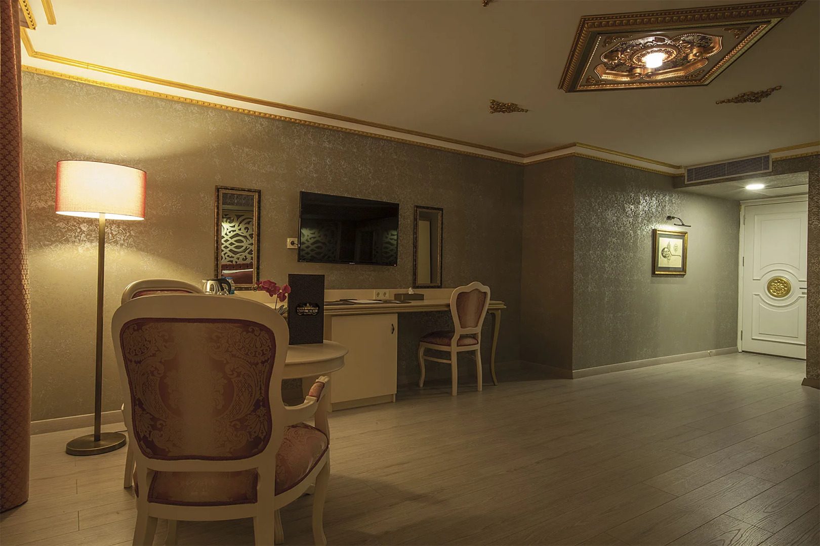 Foto - Empire Suite Hotel