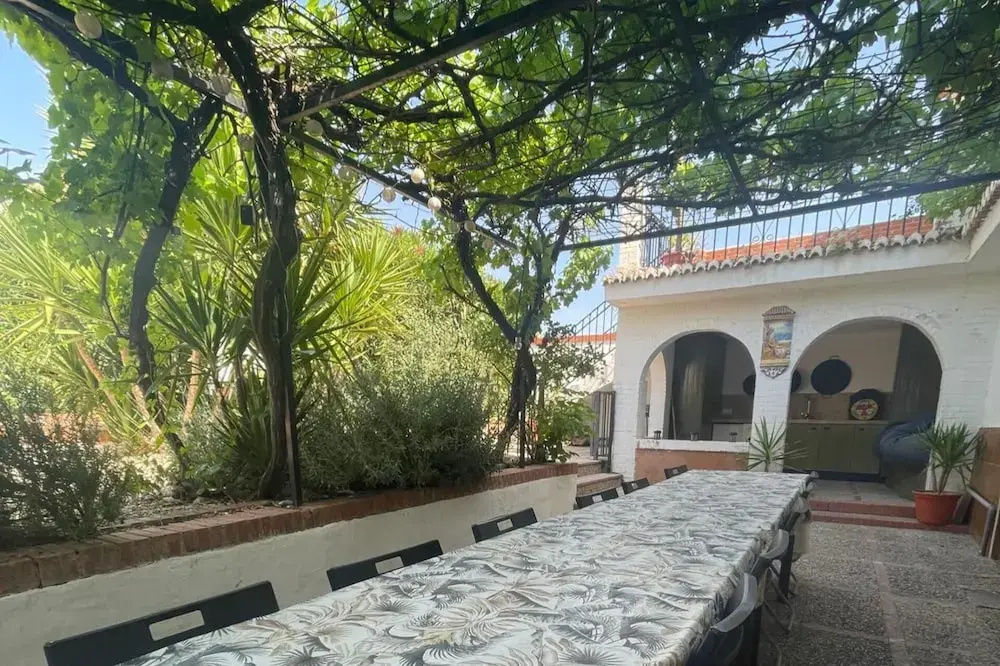Foto - Lovely 10-bed Villa With Private Pool & Garden