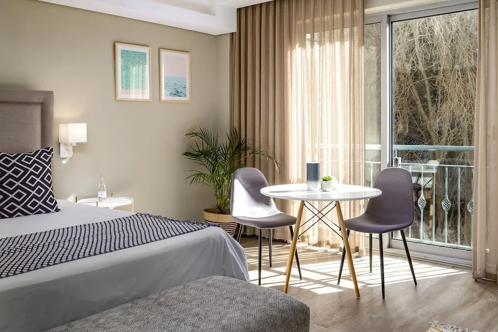 Photo - WINK Aparthotel Foreshore