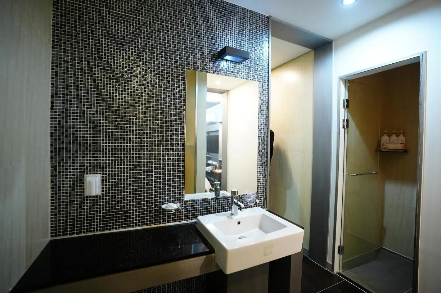 Photo - Y Hotel