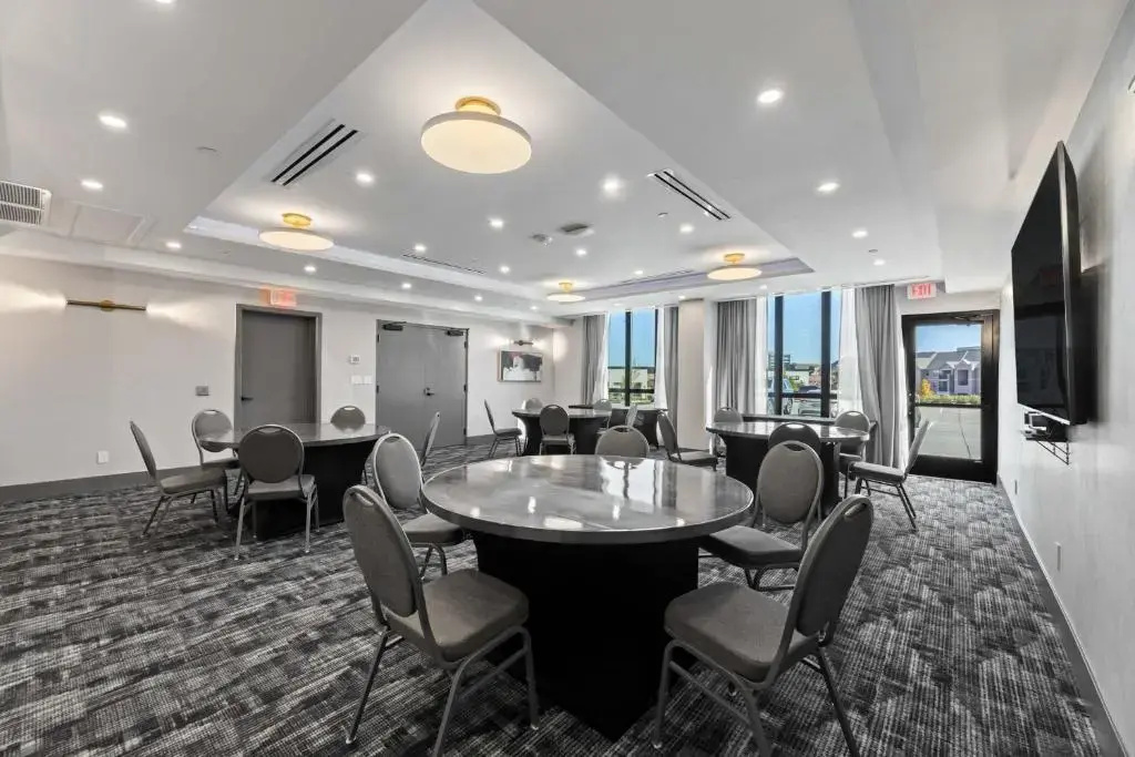 Photo - Sandman Signature Dallas Las Colinas Hotel & Suites