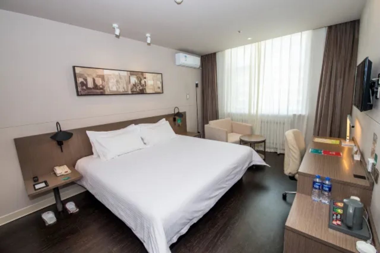 Jinjiang Inn Select Chifeng Railway Station