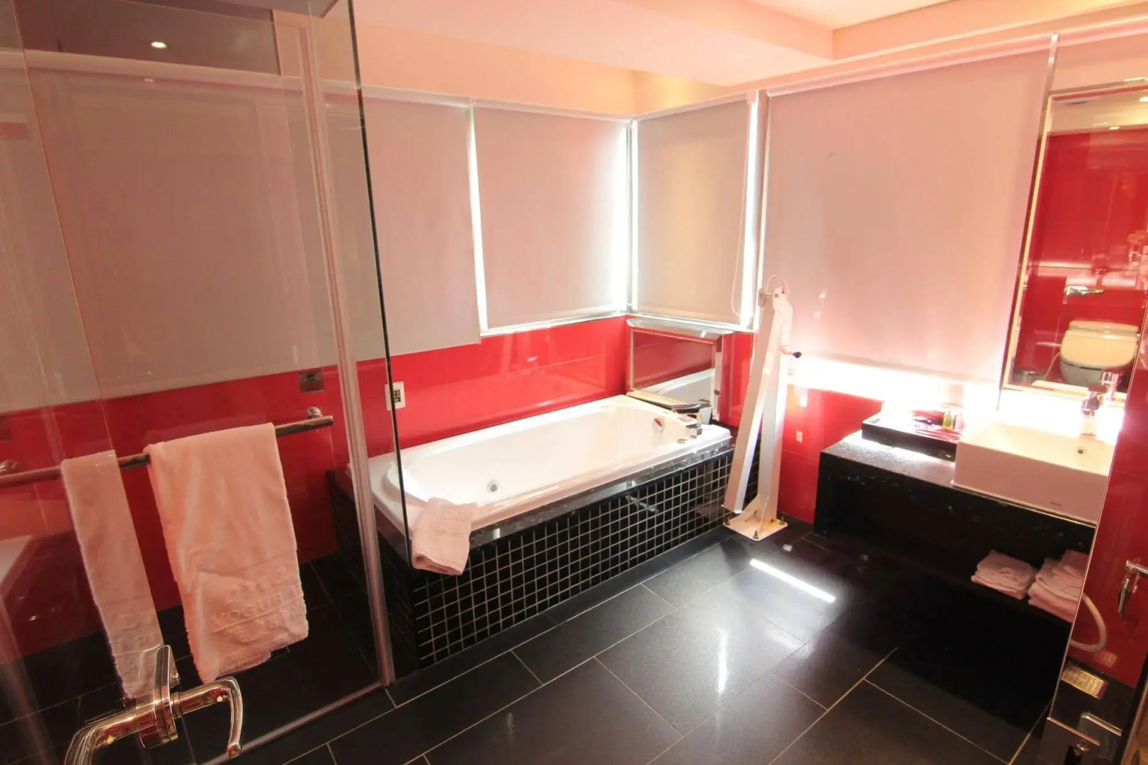 Photo - V-one Vogue Hotel