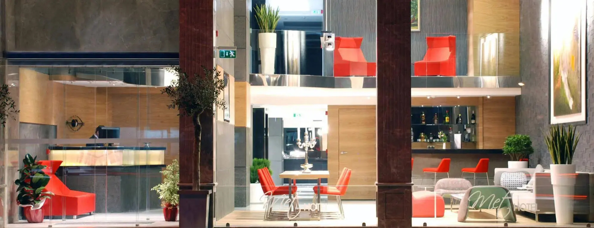 Photo - Met Hotel