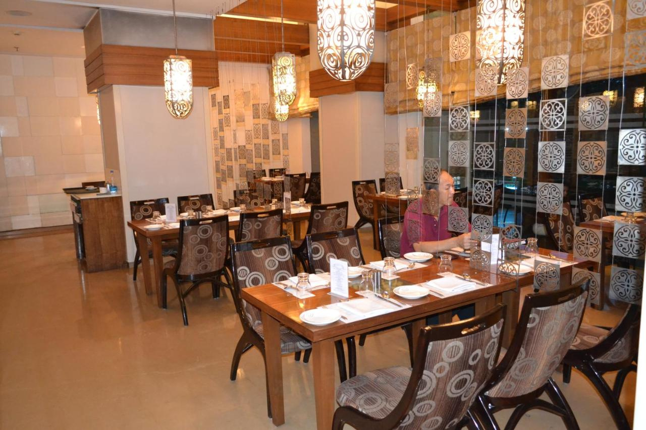 Foto - Sayaji Pune