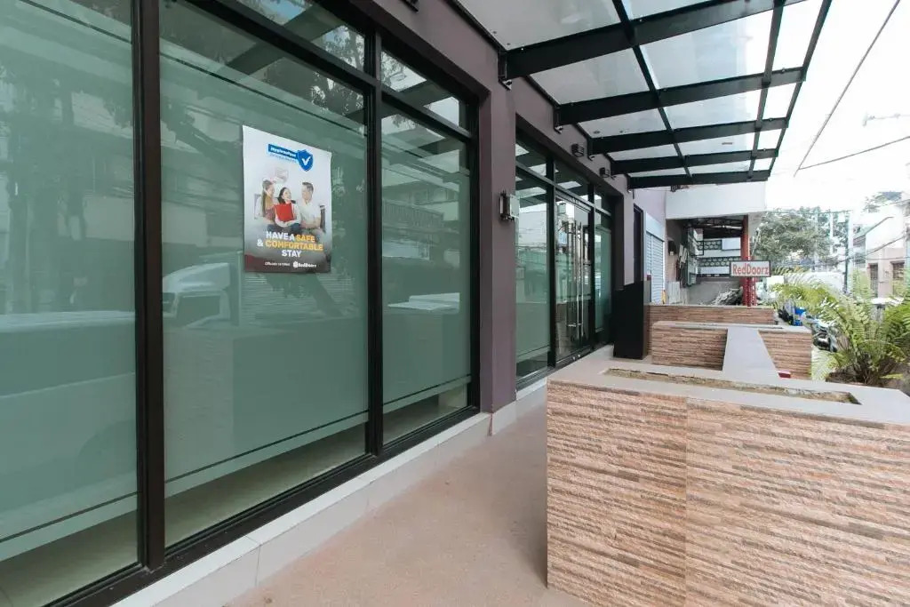 Photo - RedDoorz Plus at Evangelista Street Makati