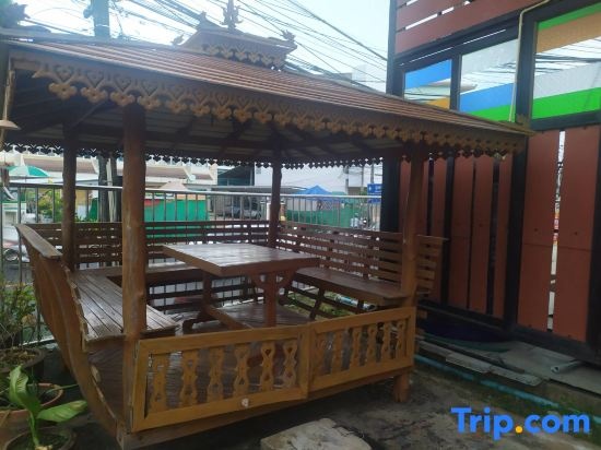 Sisaket PonTaWin Budget Inn