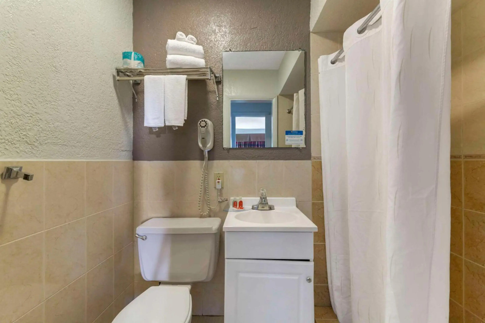 Photo - Fort Lauderdale Gardens Inn & Suites