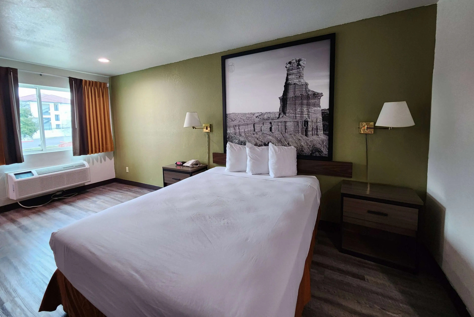 Photo - Super 8 by Wyndham Austin North/University Area