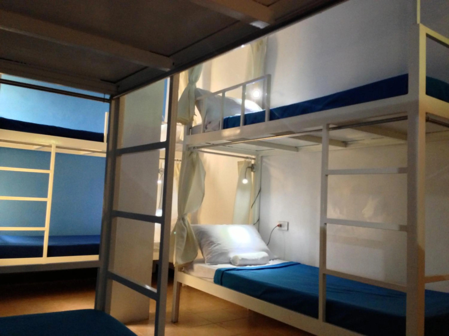 Photo - Crossroads Hostel Manila