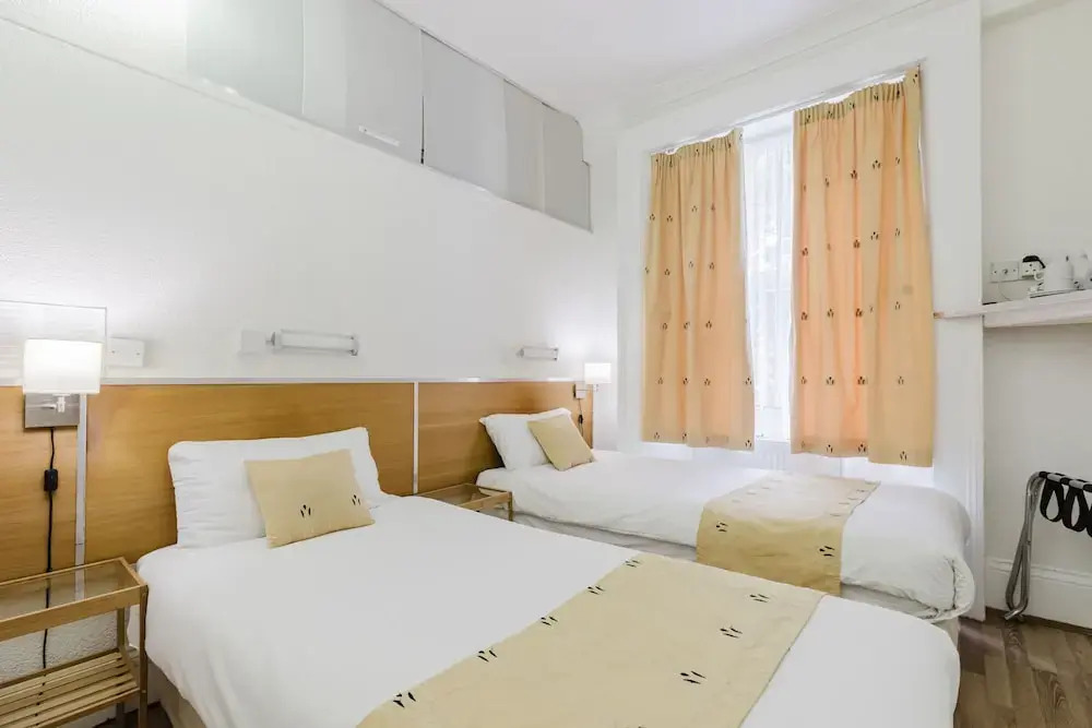 Photo - Falcon Hotel