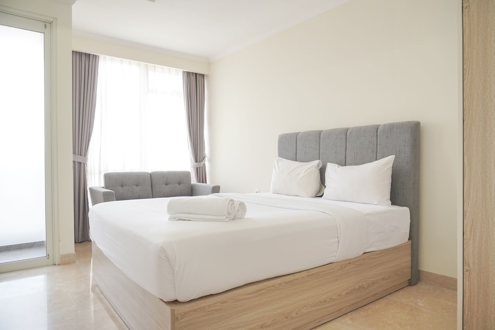 Strategic And Comfy Studio Menteng Park Apartment