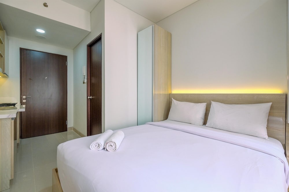Cozy And Restful Studio At Transpark Cibubur Apartment